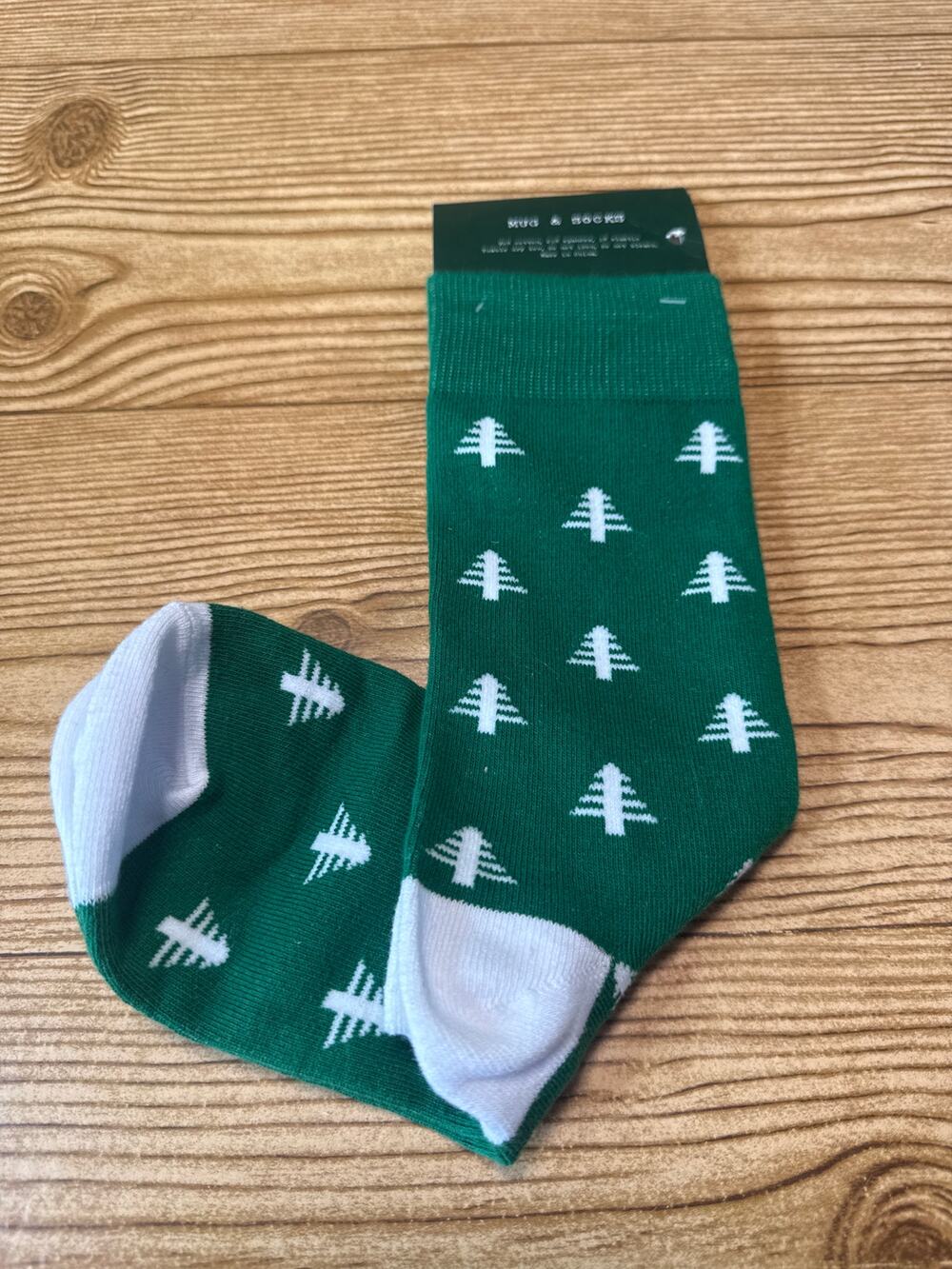 NWT Mens Mug and Socks Christmas Tree Socks Green and White New Gift